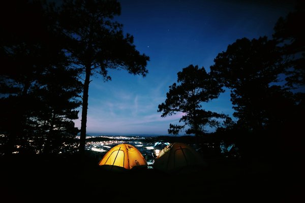 Où pratiquer la planche à voile sur les lagons de Bora Bora : spots et périodes idéales ?